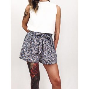 Botanical Motif Tie-Waist Shorts in Black | Size S